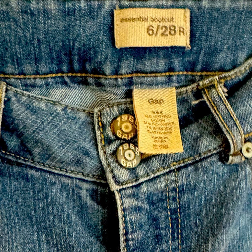 Size 6 Gap Flare Leg Jeans